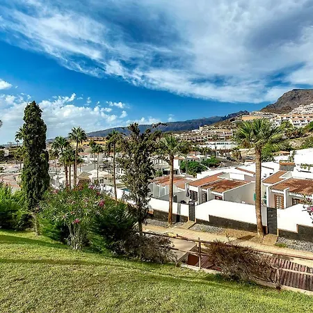Island Village Heights Διαμέρισμα
